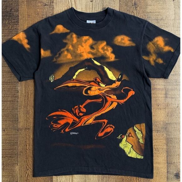 90s Vintage 1995 Wylie Cayote All Over Print Looney Tunes T-Shirt sz L Retro - Picture 1 of 8